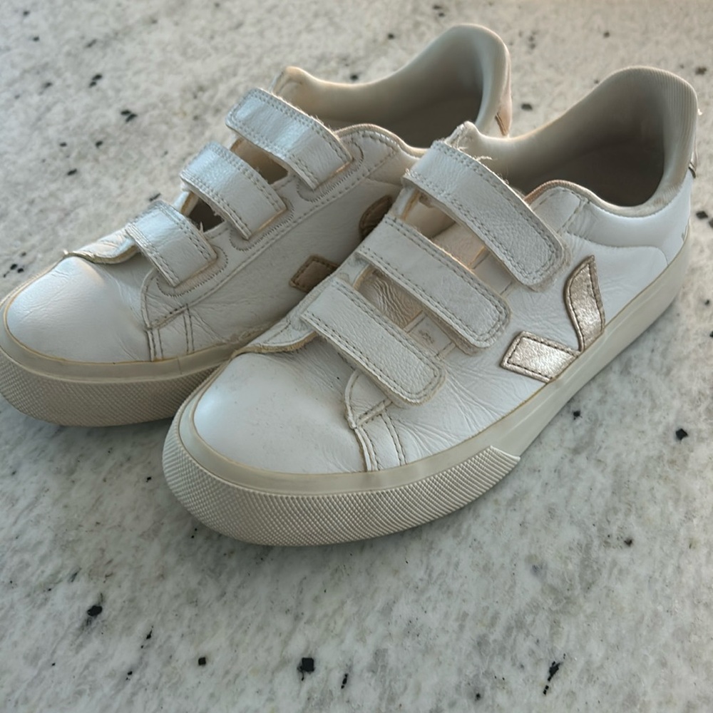 Women’s Velcro Veja Sneakers. Size 7. Euro 38. Rose Gold.